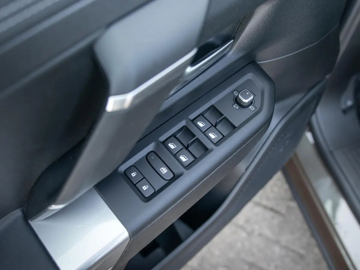 First Edition 74 kWh | Adapt. Cruise | Camera | Carplay | 20" | Elektr. A-Klep | Navi | Winter Pack | Schuif/Kanteldak | Premium Pack | Conv. Pack | Warmtepomp