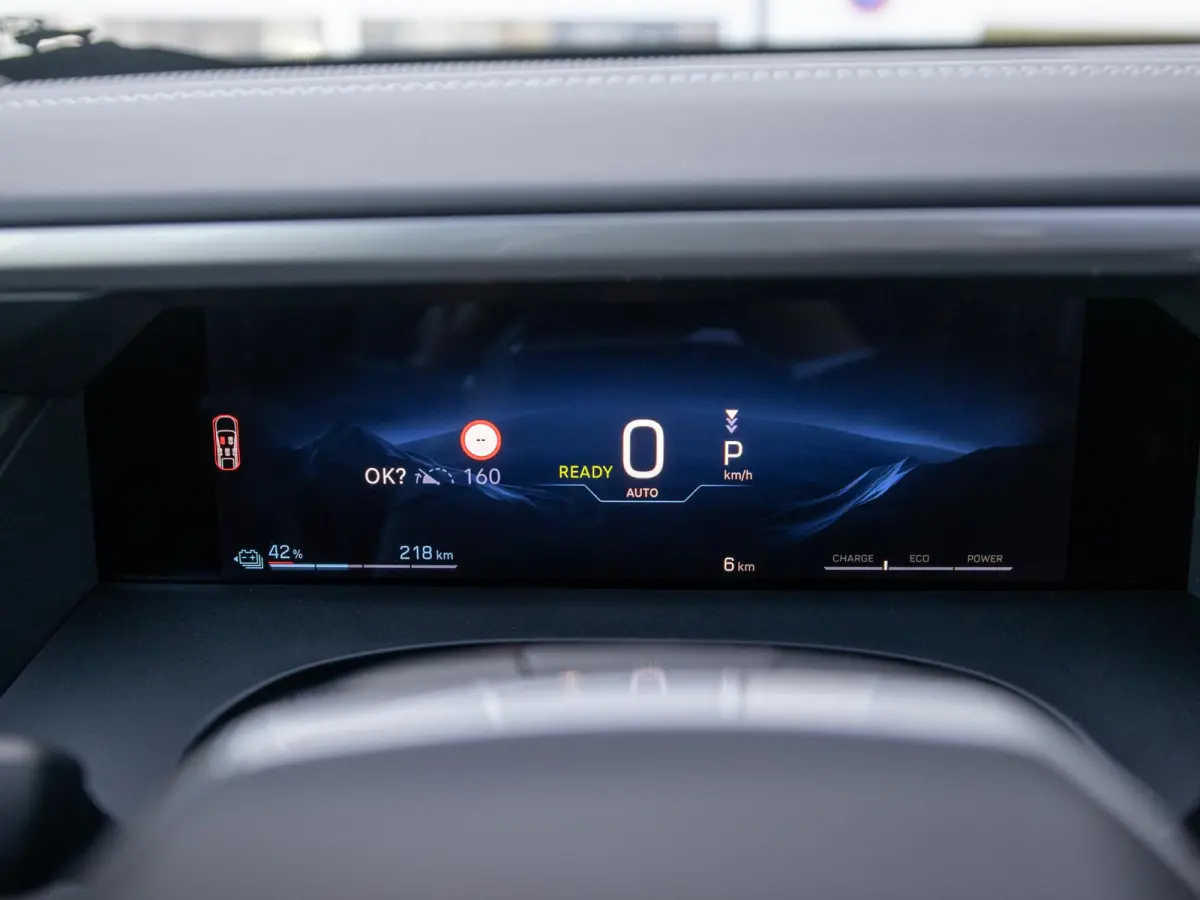 First Edition 74 kWh | Adapt. Cruise | Camera | Carplay | 20" | Elektr. A-Klep | Navi | Winter Pack | Schuif/Kanteldak | Premium Pack | Conv. Pack | Warmtepomp
