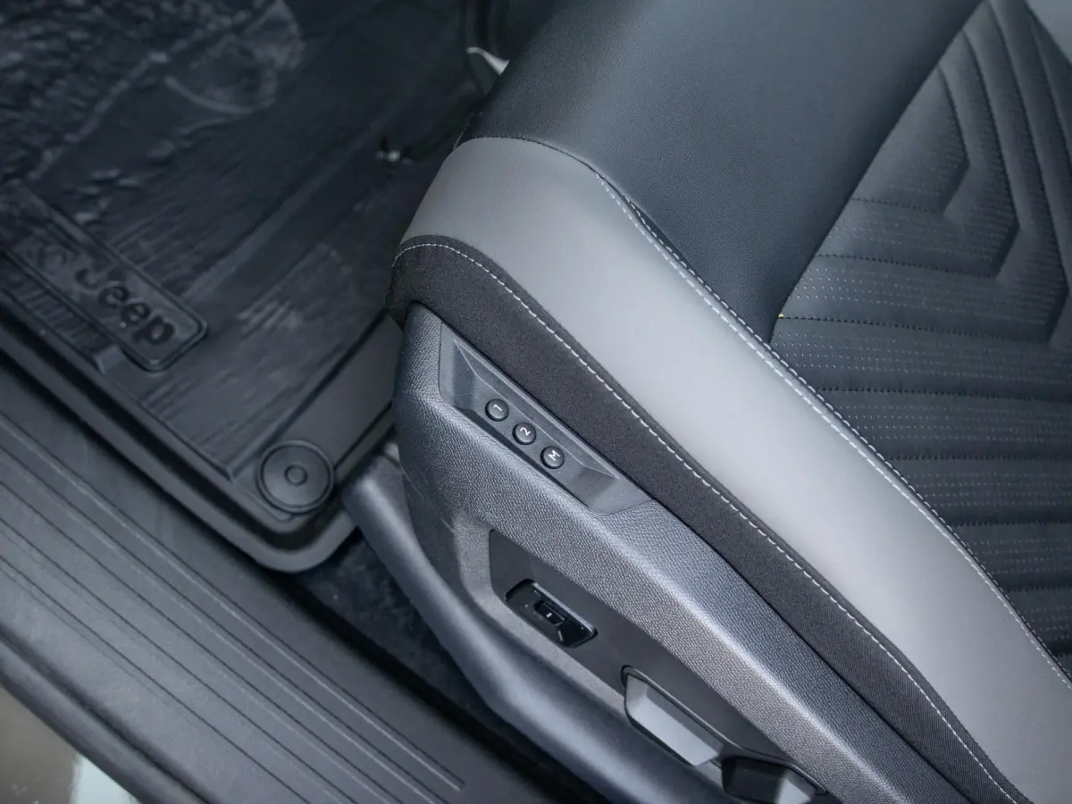 First Edition 74 kWh | Adapt. Cruise | Camera | Carplay | 20" | Elektr. A-Klep | Navi | Winter Pack | Schuif/Kanteldak | Premium Pack | Conv. Pack | Warmtepomp