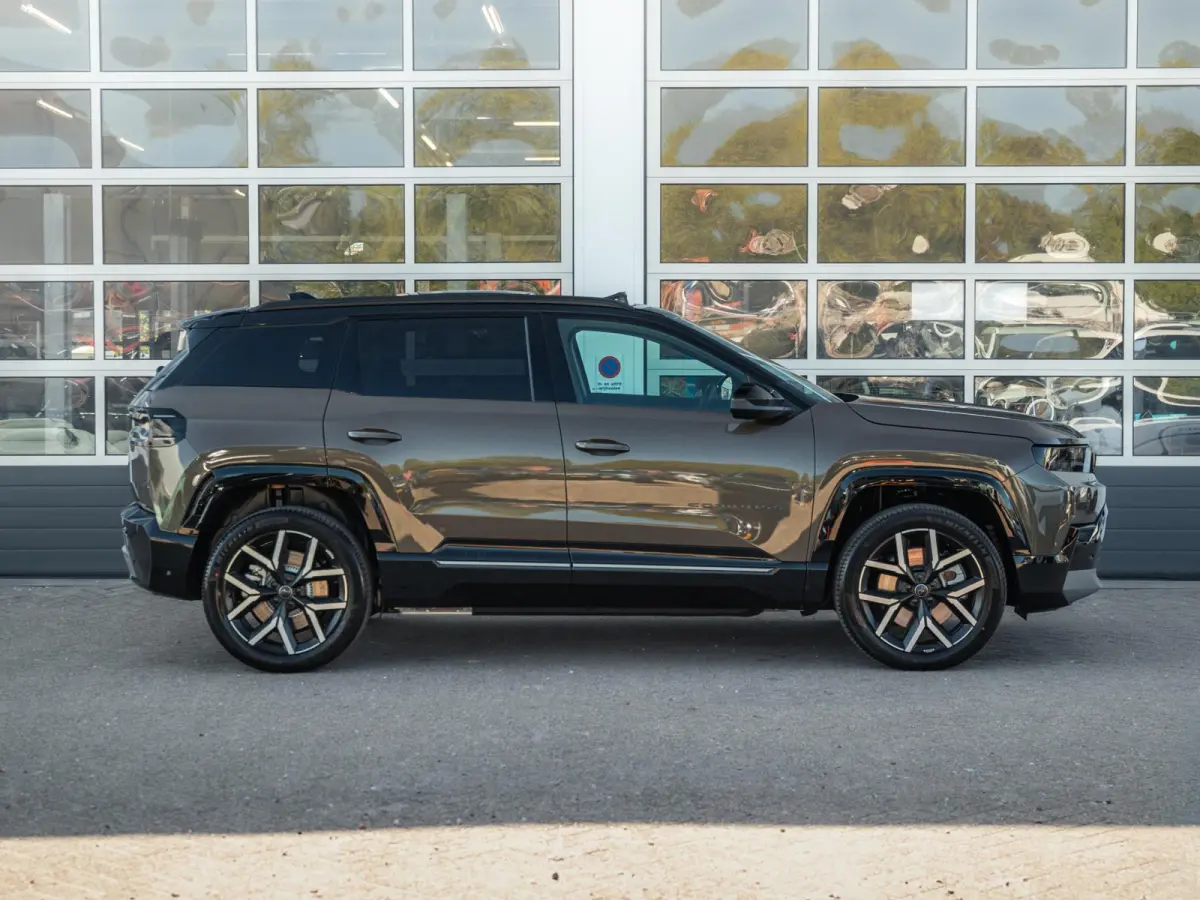 First Edition 74 kWh | Adapt. Cruise | Camera | Carplay | 20" | Elektr. A-Klep | Navi | Winter Pack | Schuif/Kanteldak | Premium Pack | Conv. Pack | Warmtepomp