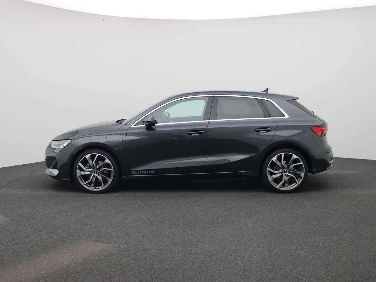 40 TFSI e S edition l Demo l Cruise control l Navigatie l Stoelverwarming l Airco l Elektr. instel. bestuurd.stoel l Ledkoplampen l Apple Carplay / Android Auto l 19" lichtmetalen wielen