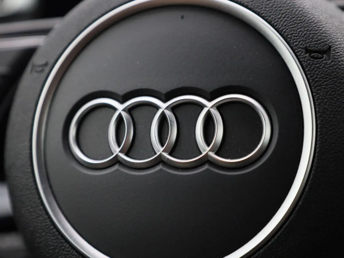 40 TFSI e S edition l Demo l Cruise control l Navigatie l Stoelverwarming l Airco l Elektr. instel. bestuurd.stoel l Ledkoplampen l Apple Carplay / Android Auto l 19" lichtmetalen wielen