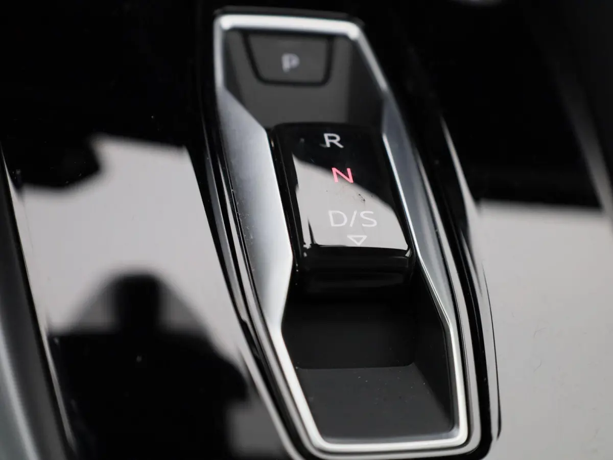 40 TFSI e S edition l Demo l Cruise control l Navigatie l Stoelverwarming l Airco l Elektr. instel. bestuurd.stoel l Ledkoplampen l Apple Carplay / Android Auto l 19" lichtmetalen wielen