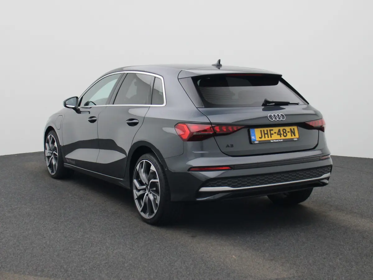 40 TFSI e S edition l Demo l Cruise control l Navigatie l Stoelverwarming l Airco l Elektr. instel. bestuurd.stoel l Ledkoplampen l Apple Carplay / Android Auto l 19" lichtmetalen wielen