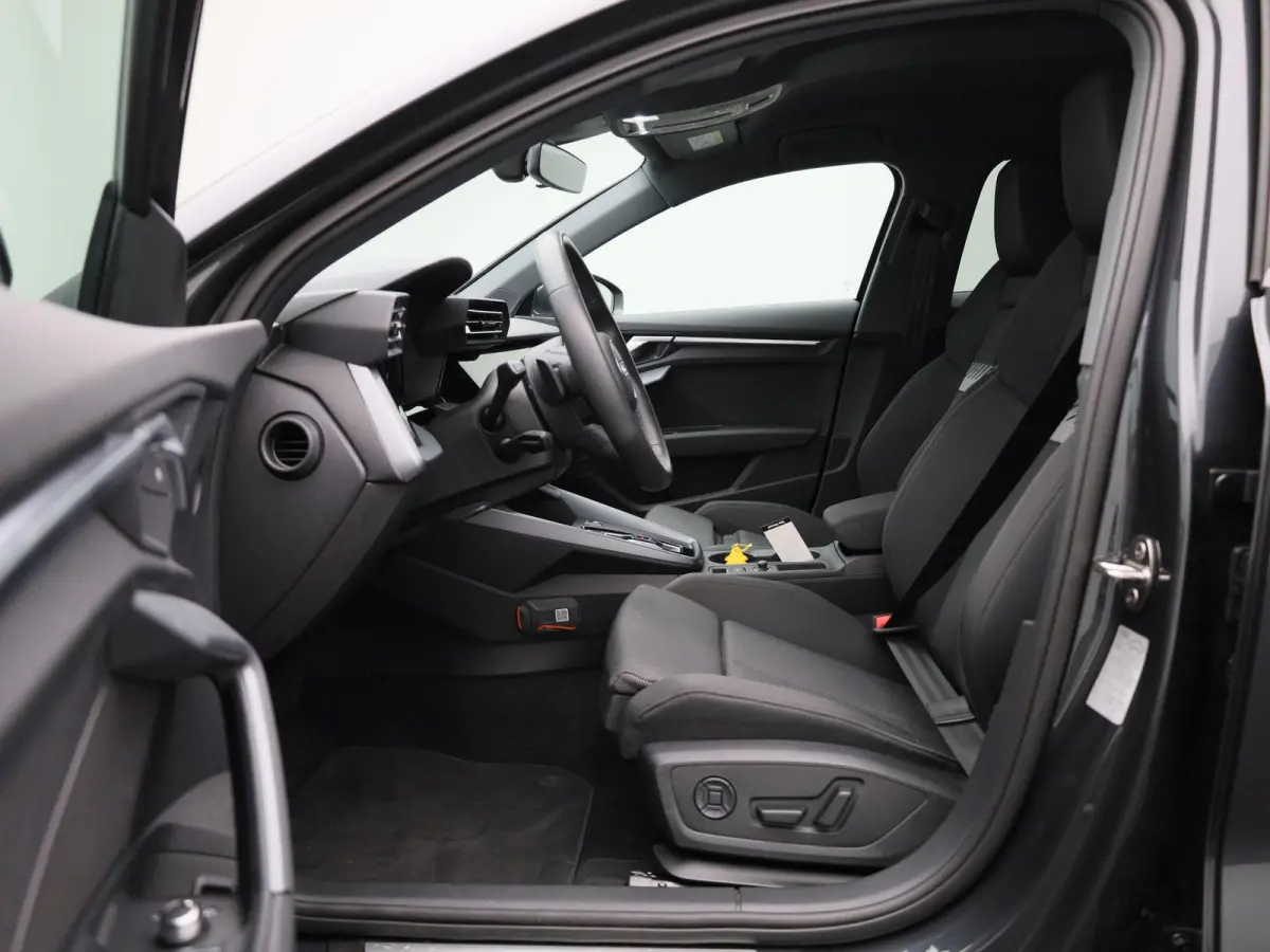 40 TFSI e S edition l Demo l Cruise control l Navigatie l Stoelverwarming l Airco l Elektr. instel. bestuurd.stoel l Ledkoplampen l Apple Carplay / Android Auto l 19" lichtmetalen wielen