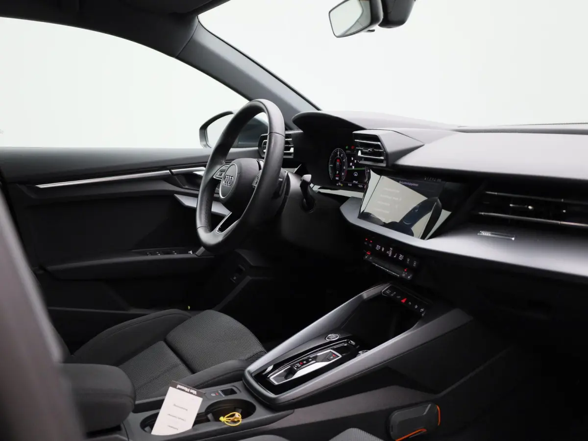 40 TFSI e S edition l Demo l Cruise control l Navigatie l Stoelverwarming l Airco l Elektr. instel. bestuurd.stoel l Ledkoplampen l Apple Carplay / Android Auto l 19" lichtmetalen wielen