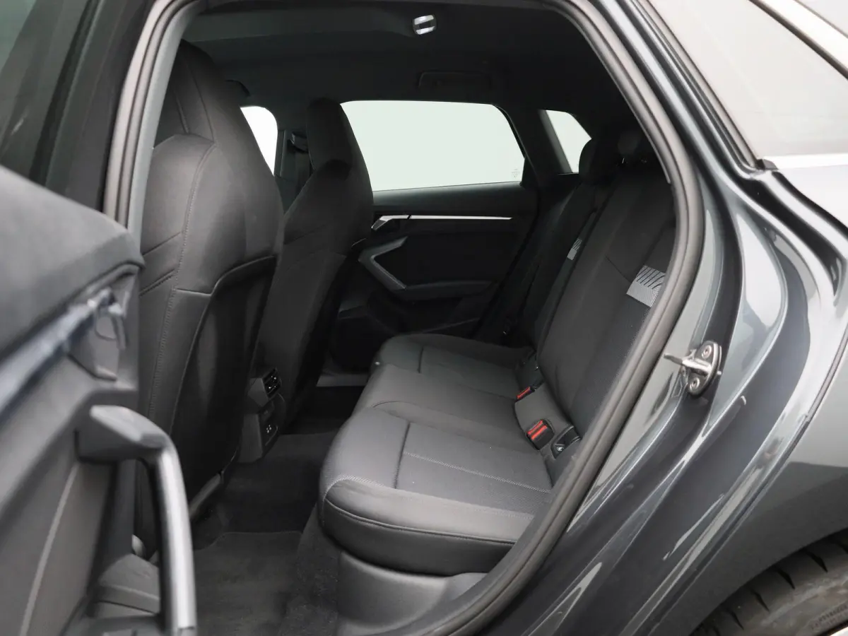 40 TFSI e S edition l Demo l Cruise control l Navigatie l Stoelverwarming l Airco l Elektr. instel. bestuurd.stoel l Ledkoplampen l Apple Carplay / Android Auto l 19" lichtmetalen wielen