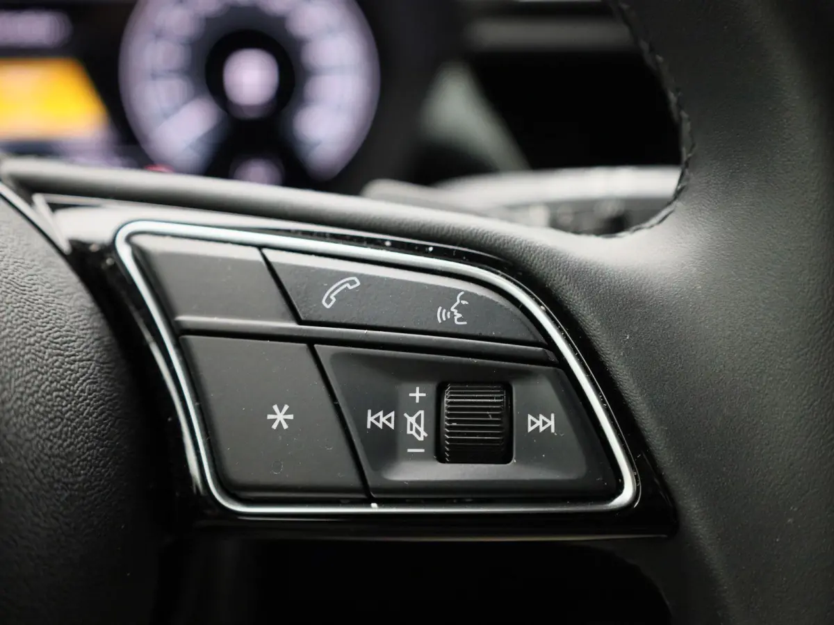 40 TFSI e S edition l Demo l Cruise control l Navigatie l Stoelverwarming l Airco l Elektr. instel. bestuurd.stoel l Ledkoplampen l Apple Carplay / Android Auto l 19" lichtmetalen wielen