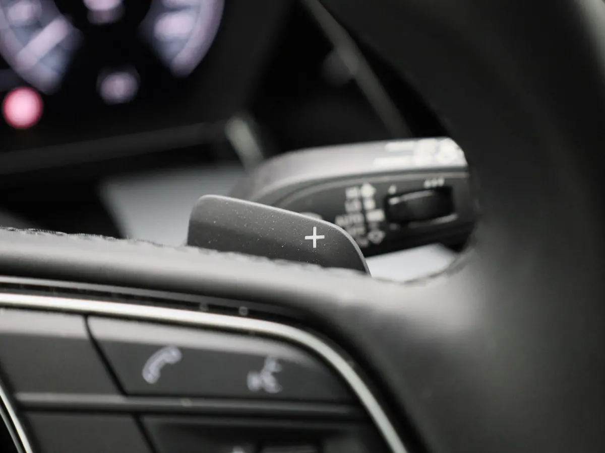 40 TFSI e S edition l Demo l Cruise control l Navigatie l Stoelverwarming l Airco l Elektr. instel. bestuurd.stoel l Ledkoplampen l Apple Carplay / Android Auto l 19" lichtmetalen wielen