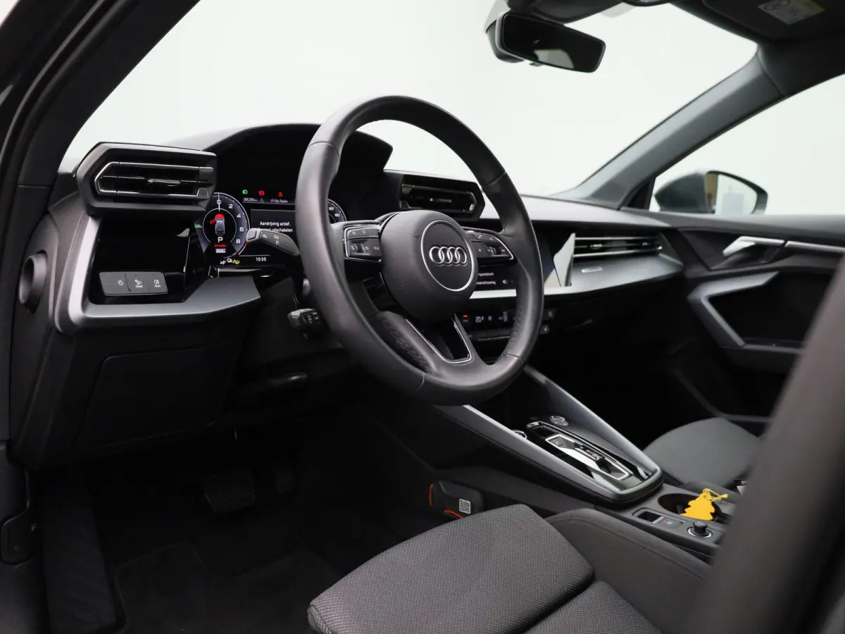 40 TFSI e S edition l Demo l Cruise control l Navigatie l Stoelverwarming l Airco l Elektr. instel. bestuurd.stoel l Ledkoplampen l Apple Carplay / Android Auto l 19" lichtmetalen wielen