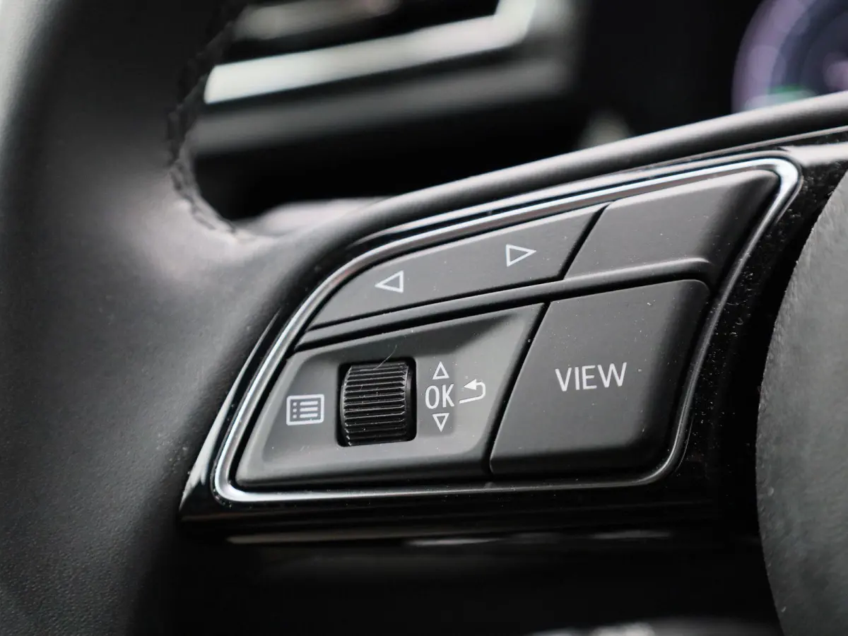 40 TFSI e S edition l Demo l Cruise control l Navigatie l Stoelverwarming l Airco l Elektr. instel. bestuurd.stoel l Ledkoplampen l Apple Carplay / Android Auto l 19" lichtmetalen wielen