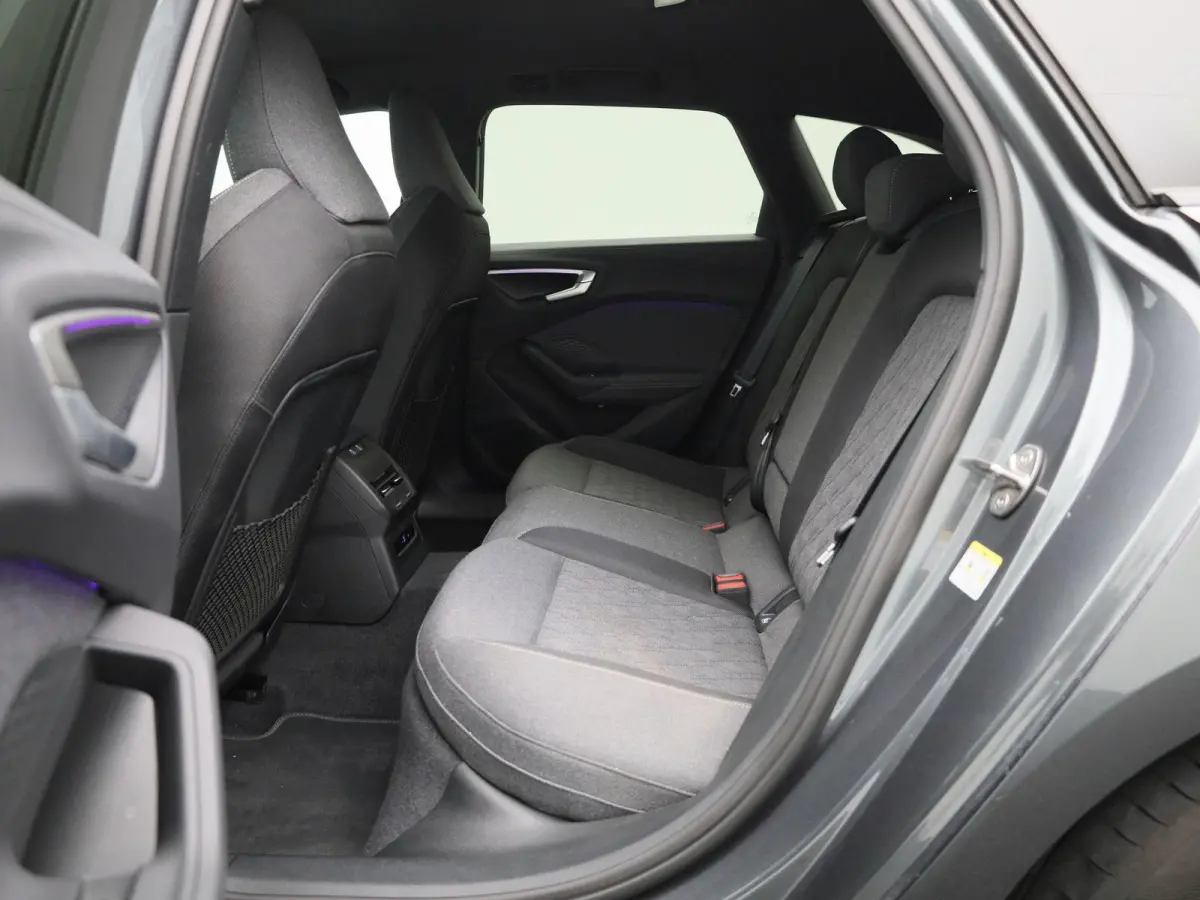 Avant 2.0 quattro S edition l Demo l Adaptive cruise control l Parkeersensoren l Achteruitrijcamera l Verwarmbare voorstoelen l Stoelen voor, elekt. verstelb. l Navigatie l Apple Carplay / A