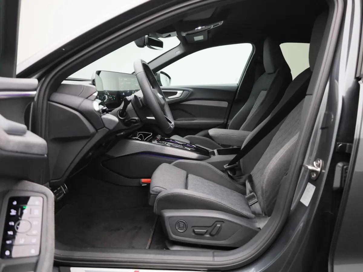 Avant 2.0 quattro S edition l Demo l Adaptive cruise control l Parkeersensoren l Achteruitrijcamera l Verwarmbare voorstoelen l Stoelen voor, elekt. verstelb. l Navigatie l Apple Carplay / A