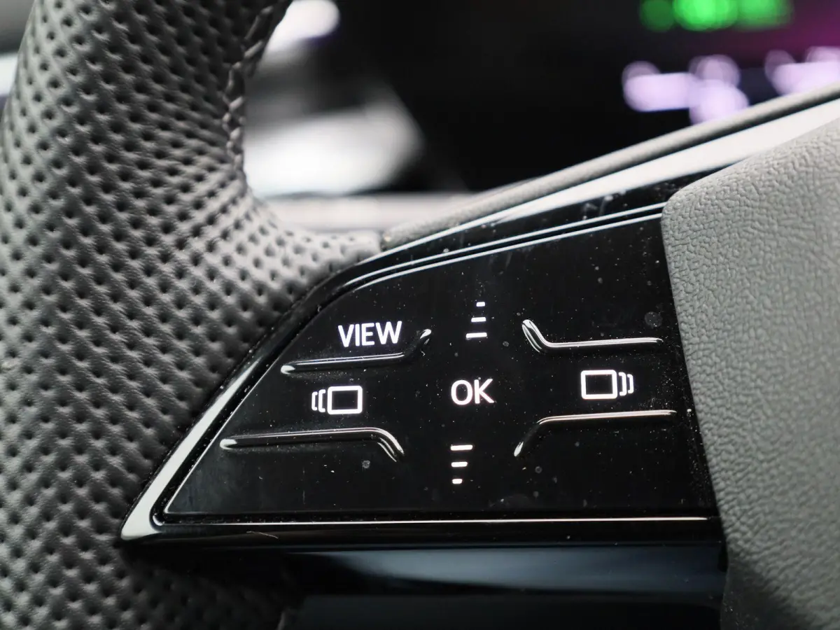 Avant 2.0 quattro S edition l Demo l Adaptive cruise control l Parkeersensoren l Achteruitrijcamera l Verwarmbare voorstoelen l Stoelen voor, elekt. verstelb. l Navigatie l Apple Carplay / A