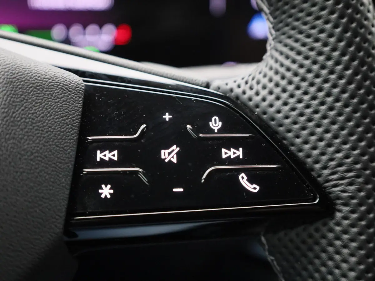 Avant 2.0 quattro S edition l Demo l Adaptive cruise control l Parkeersensoren l Achteruitrijcamera l Verwarmbare voorstoelen l Stoelen voor, elekt. verstelb. l Navigatie l Apple Carplay / A