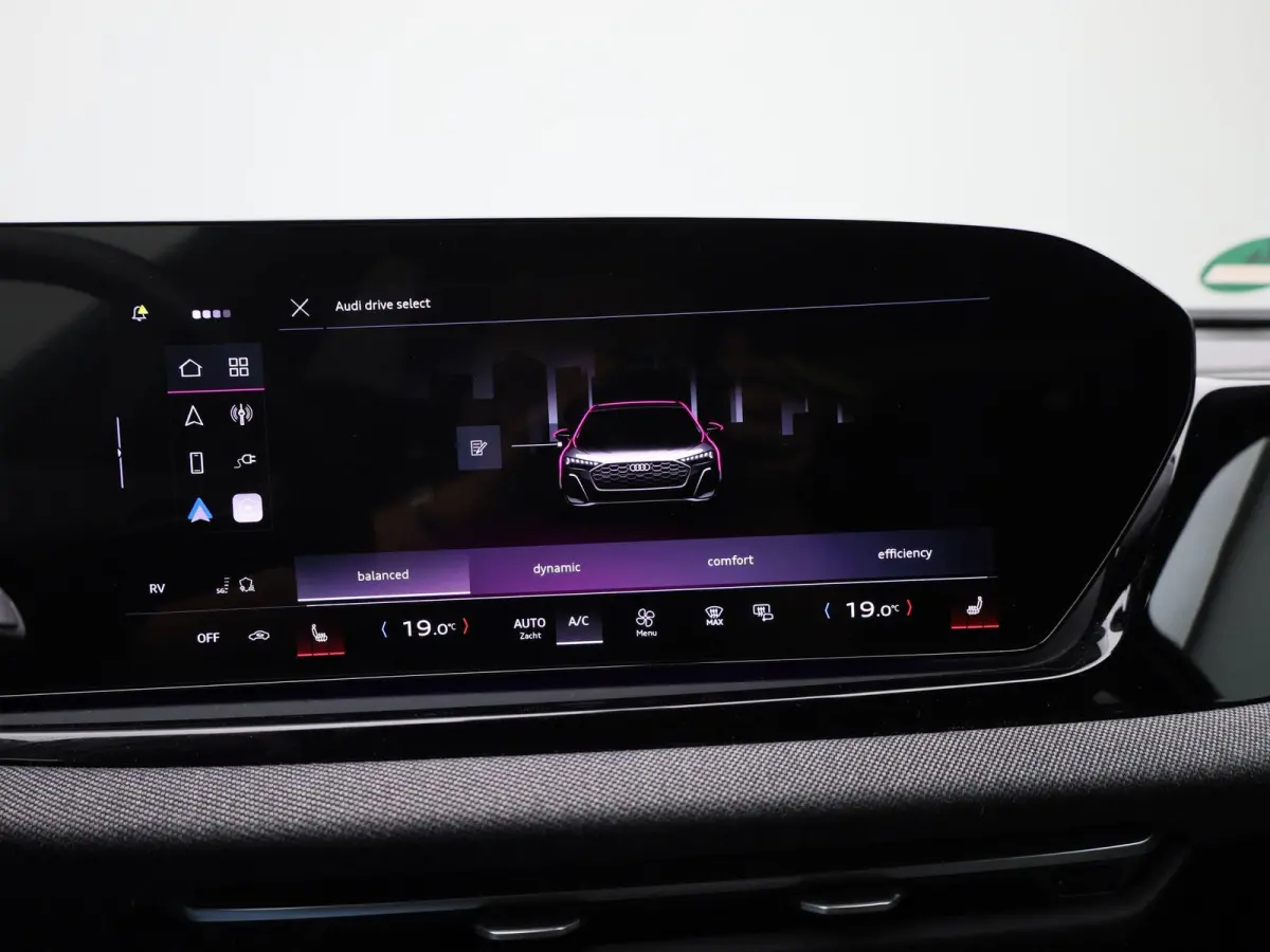 Avant 2.0 quattro S edition l Demo l Adaptive cruise control l Parkeersensoren l Achteruitrijcamera l Verwarmbare voorstoelen l Stoelen voor, elekt. verstelb. l Navigatie l Apple Carplay / A