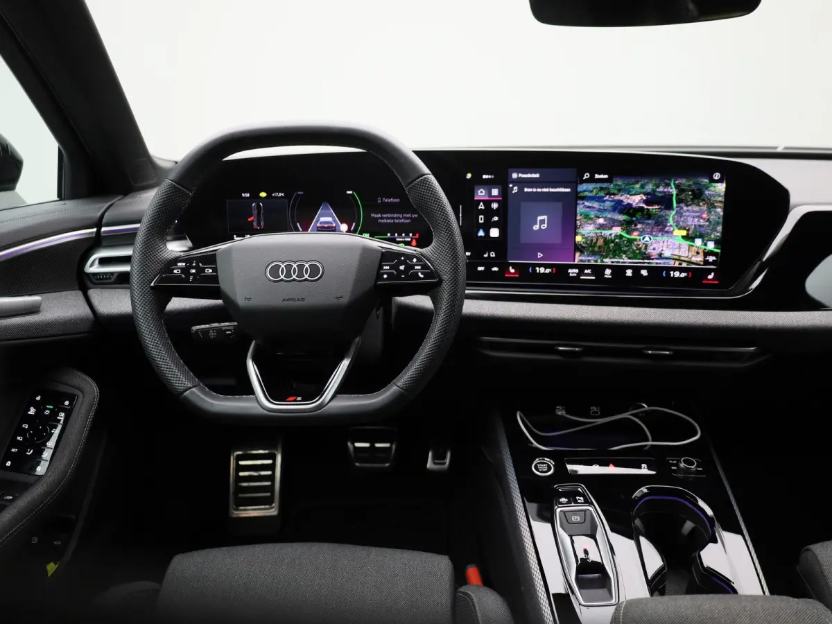 Avant 2.0 quattro S edition l Demo l Adaptive cruise control l Parkeersensoren l Achteruitrijcamera l Verwarmbare voorstoelen l Stoelen voor, elekt. verstelb. l Navigatie l Apple Carplay / A