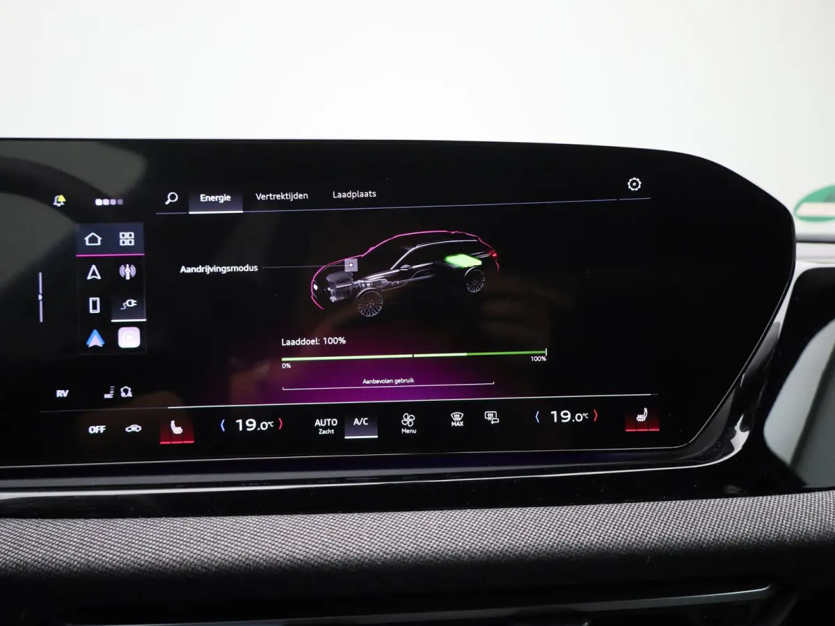 Avant 2.0 quattro S edition l Demo l Adaptive cruise control l Parkeersensoren l Achteruitrijcamera l Verwarmbare voorstoelen l Stoelen voor, elekt. verstelb. l Navigatie l Apple Carplay / A