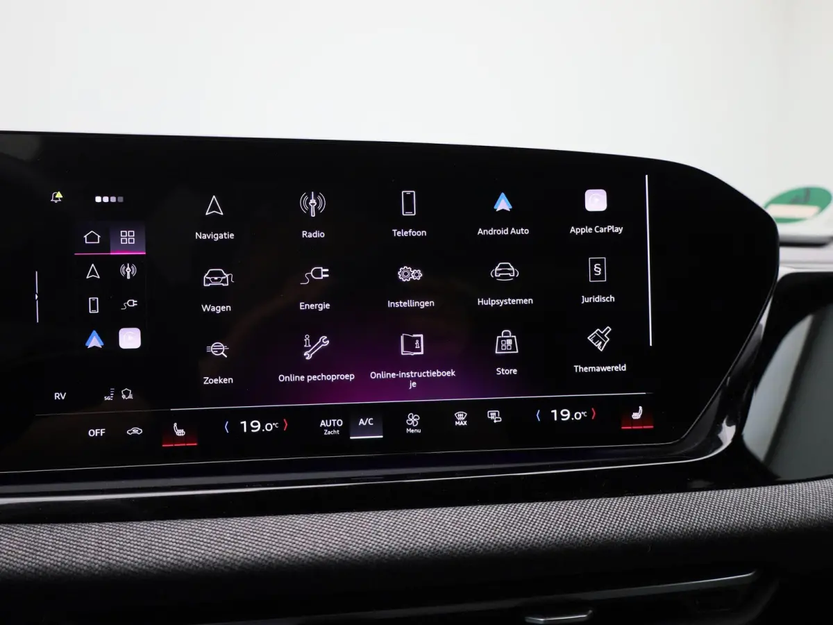 Avant 2.0 quattro S edition l Demo l Adaptive cruise control l Parkeersensoren l Achteruitrijcamera l Verwarmbare voorstoelen l Stoelen voor, elekt. verstelb. l Navigatie l Apple Carplay / A