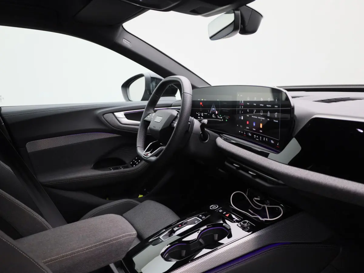 Avant 2.0 quattro S edition l Demo l Adaptive cruise control l Parkeersensoren l Achteruitrijcamera l Verwarmbare voorstoelen l Stoelen voor, elekt. verstelb. l Navigatie l Apple Carplay / A