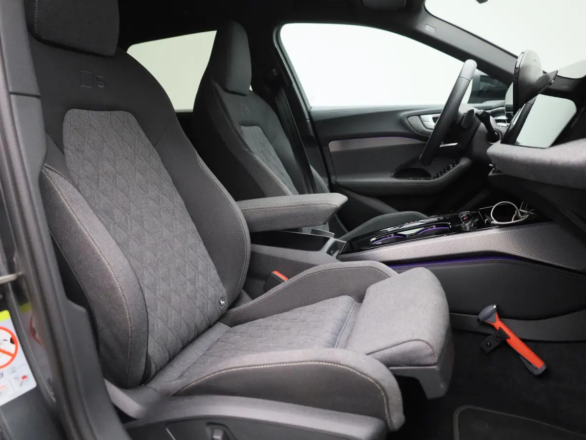 Avant 2.0 quattro S edition l Demo l Adaptive cruise control l Parkeersensoren l Achteruitrijcamera l Verwarmbare voorstoelen l Stoelen voor, elekt. verstelb. l Navigatie l Apple Carplay / A