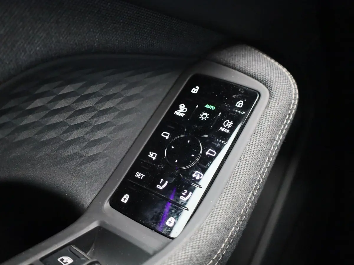 Avant 2.0 quattro S edition l Demo l Adaptive cruise control l Parkeersensoren l Achteruitrijcamera l Verwarmbare voorstoelen l Stoelen voor, elekt. verstelb. l Navigatie l Apple Carplay / A