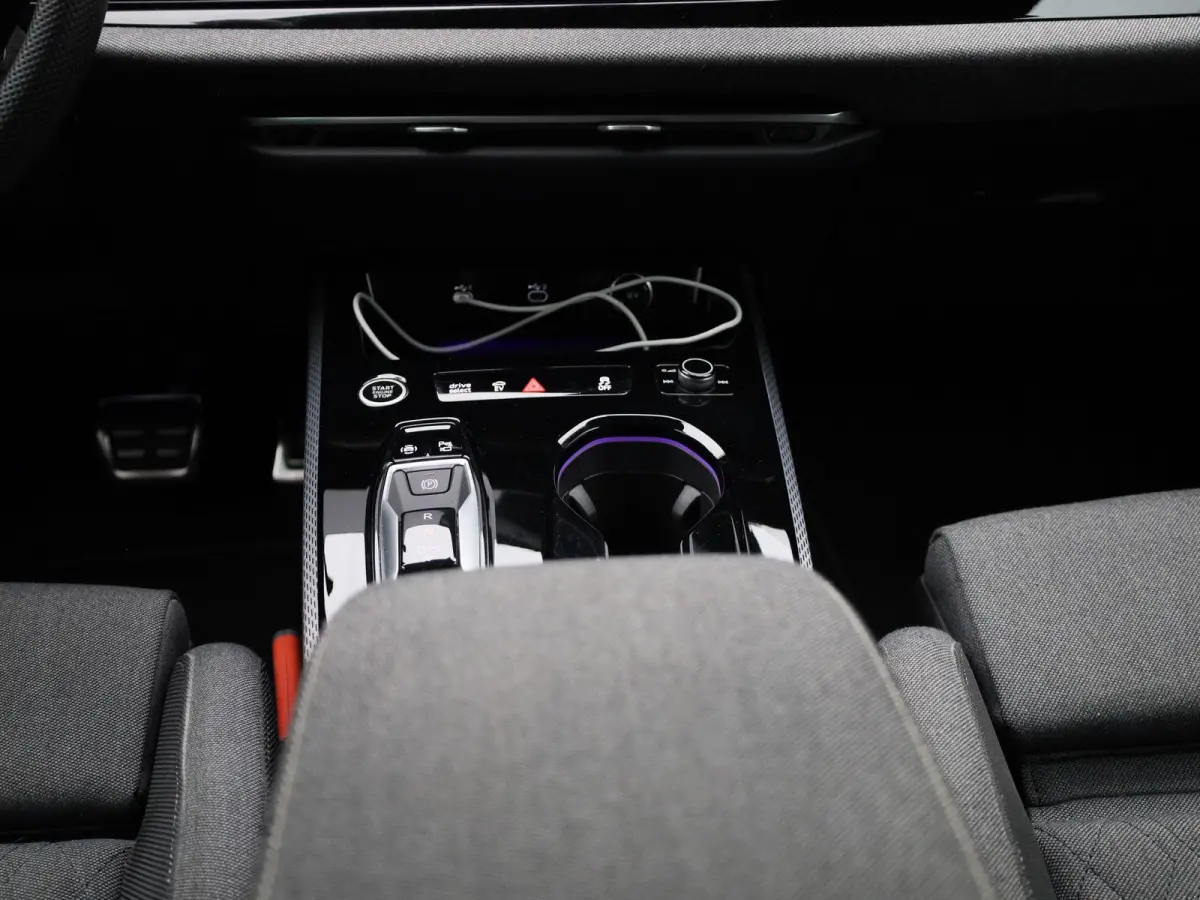 Avant 2.0 quattro S edition l Demo l Adaptive cruise control l Parkeersensoren l Achteruitrijcamera l Verwarmbare voorstoelen l Stoelen voor, elekt. verstelb. l Navigatie l Apple Carplay / A