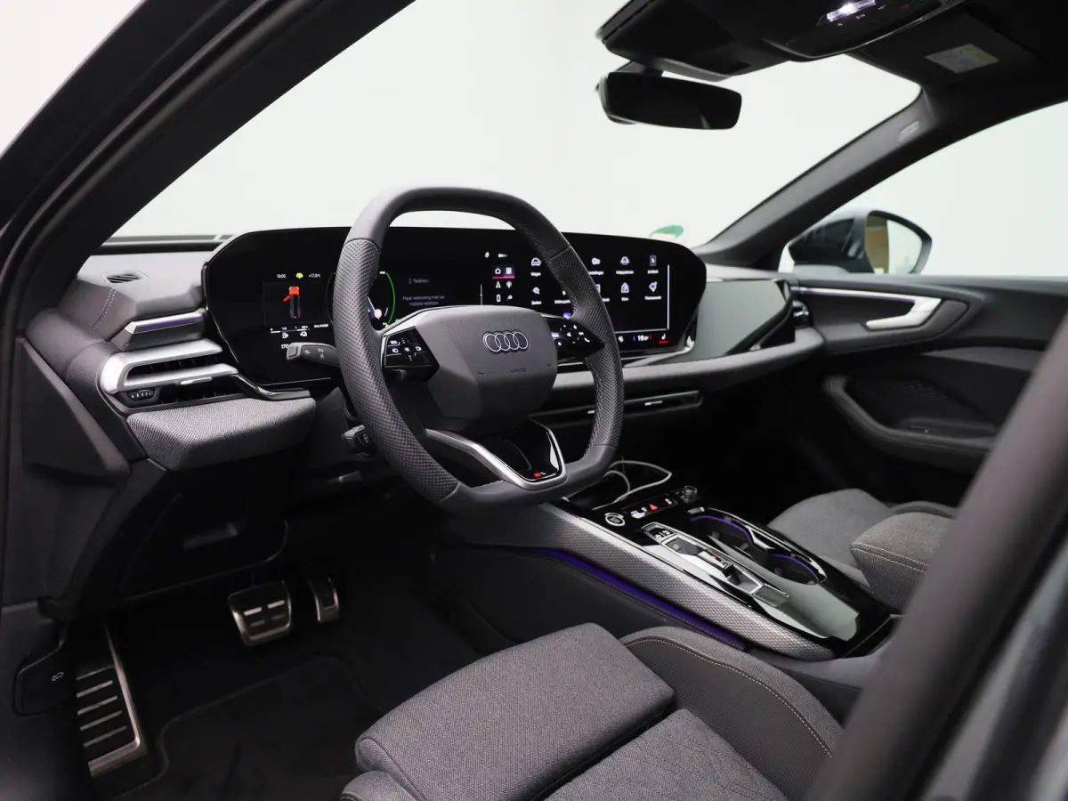 Avant 2.0 quattro S edition l Demo l Adaptive cruise control l Parkeersensoren l Achteruitrijcamera l Verwarmbare voorstoelen l Stoelen voor, elekt. verstelb. l Navigatie l Apple Carplay / A