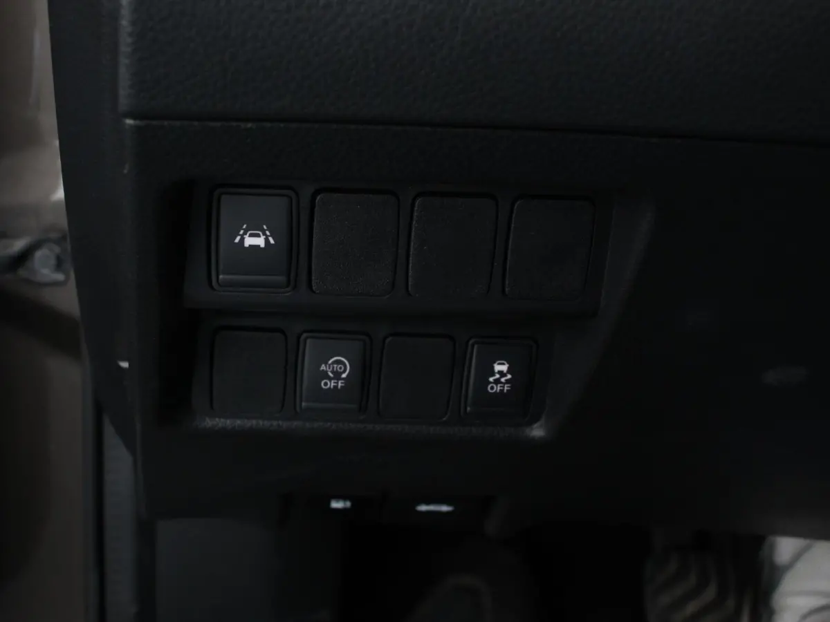 1.2 Tekna Airco Cruise control LED Parkeersensoren Camera Radio Lichtmetalen velgen Verwarmde voorstoelen Panorama dak Trekhaak Afneembaar APK 9-7-2027!