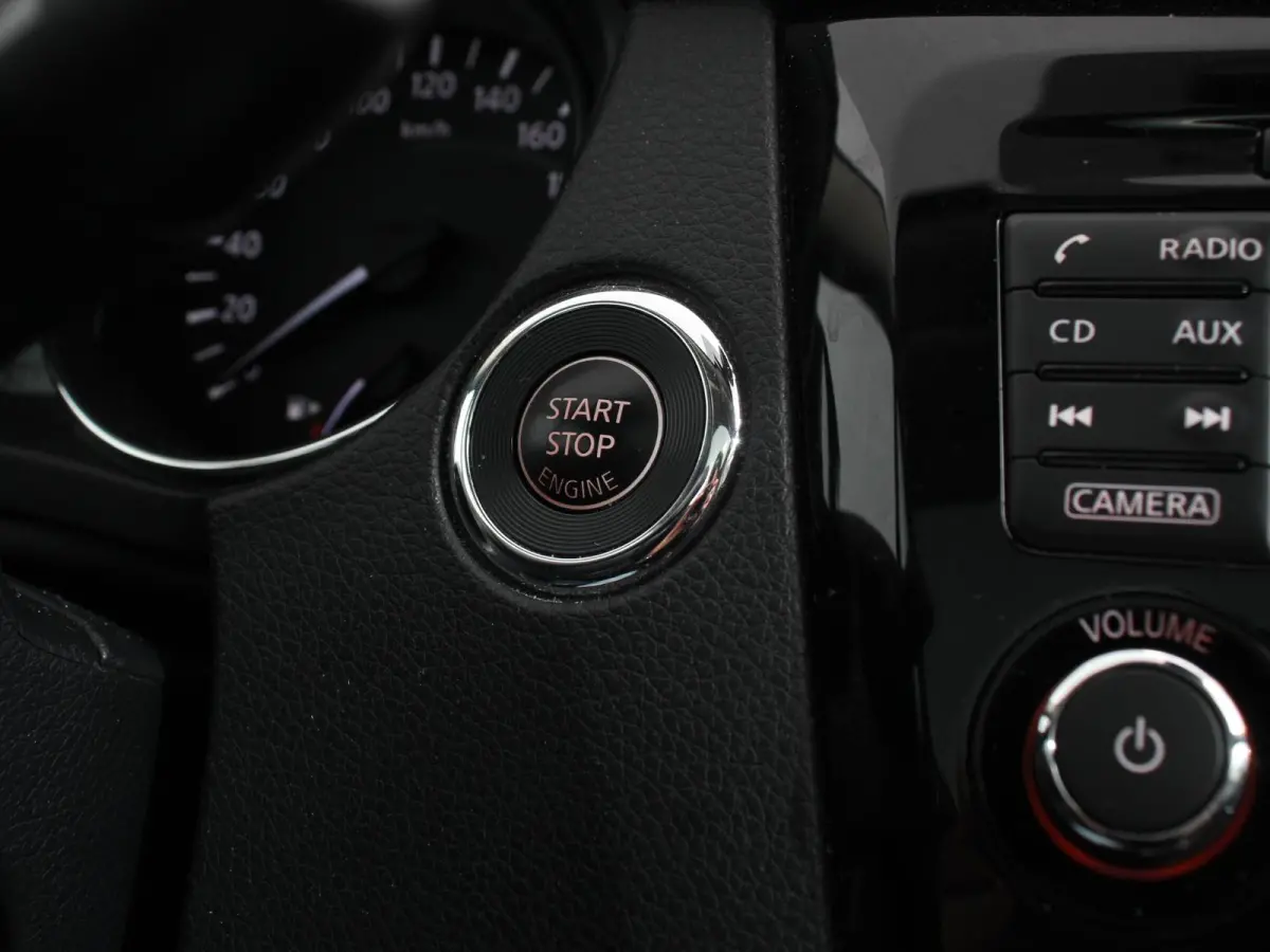 1.2 Tekna Airco Cruise control LED Parkeersensoren Camera Radio Lichtmetalen velgen Verwarmde voorstoelen Panorama dak Trekhaak Afneembaar APK 9-7-2027!