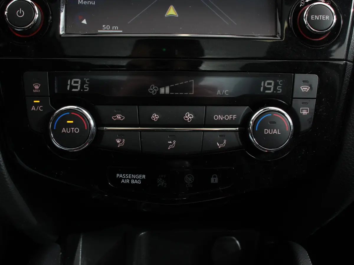 1.2 Tekna Airco Cruise control LED Parkeersensoren Camera Radio Lichtmetalen velgen Verwarmde voorstoelen Panorama dak Trekhaak Afneembaar APK 9-7-2027!