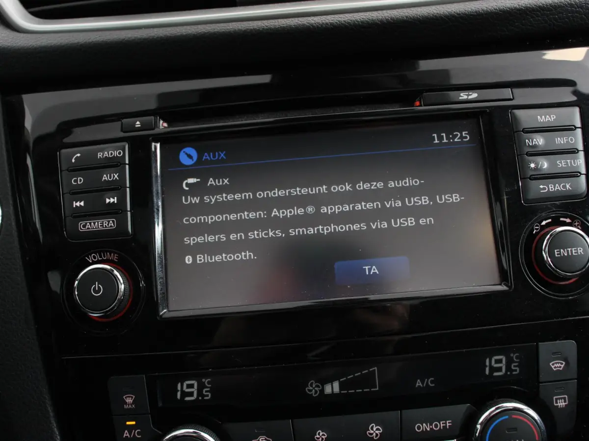 1.2 Tekna Airco Cruise control LED Parkeersensoren Camera Radio Lichtmetalen velgen Verwarmde voorstoelen Panorama dak Trekhaak Afneembaar APK 9-7-2027!