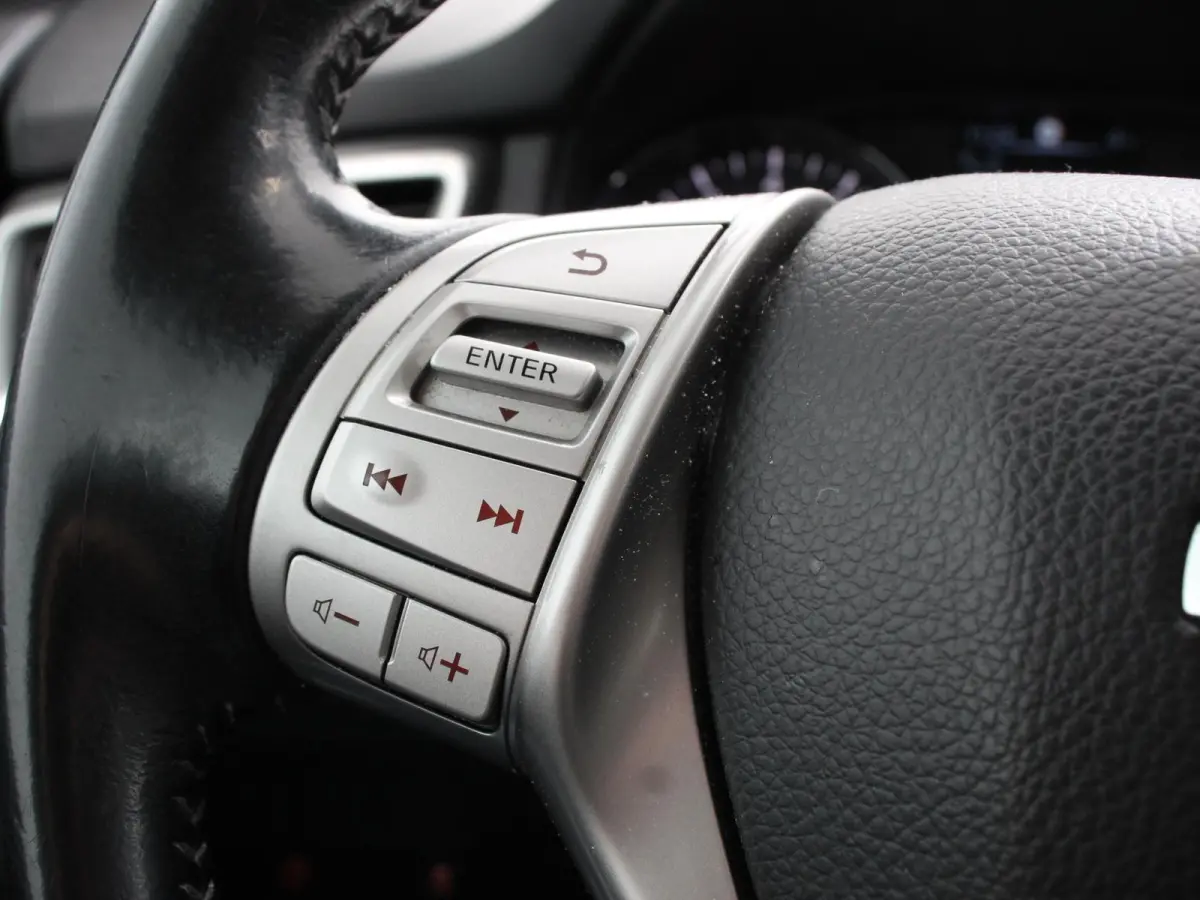 1.2 Tekna Airco Cruise control LED Parkeersensoren Camera Radio Lichtmetalen velgen Verwarmde voorstoelen Panorama dak Trekhaak Afneembaar APK 9-7-2027!