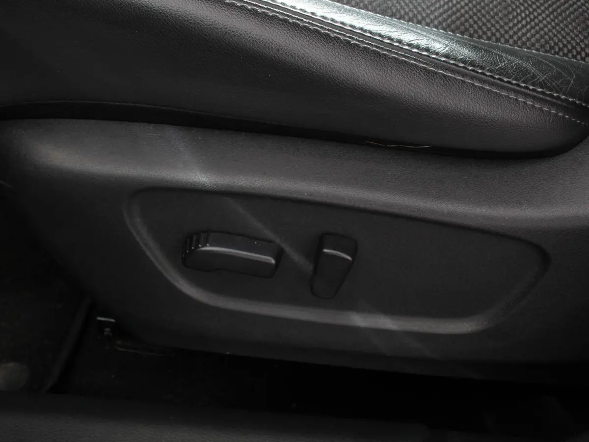 1.2 Tekna Airco Cruise control LED Parkeersensoren Camera Radio Lichtmetalen velgen Verwarmde voorstoelen Panorama dak Trekhaak Afneembaar APK 9-7-2027!