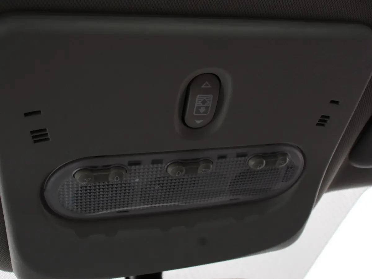 1.2 Tekna Airco Cruise control LED Parkeersensoren Camera Radio Lichtmetalen velgen Verwarmde voorstoelen Panorama dak Trekhaak Afneembaar APK 9-7-2027!
