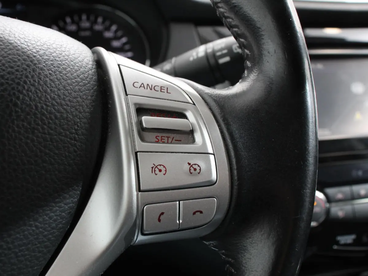1.2 Tekna Airco Cruise control LED Parkeersensoren Camera Radio Lichtmetalen velgen Verwarmde voorstoelen Panorama dak Trekhaak Afneembaar APK 9-7-2027!