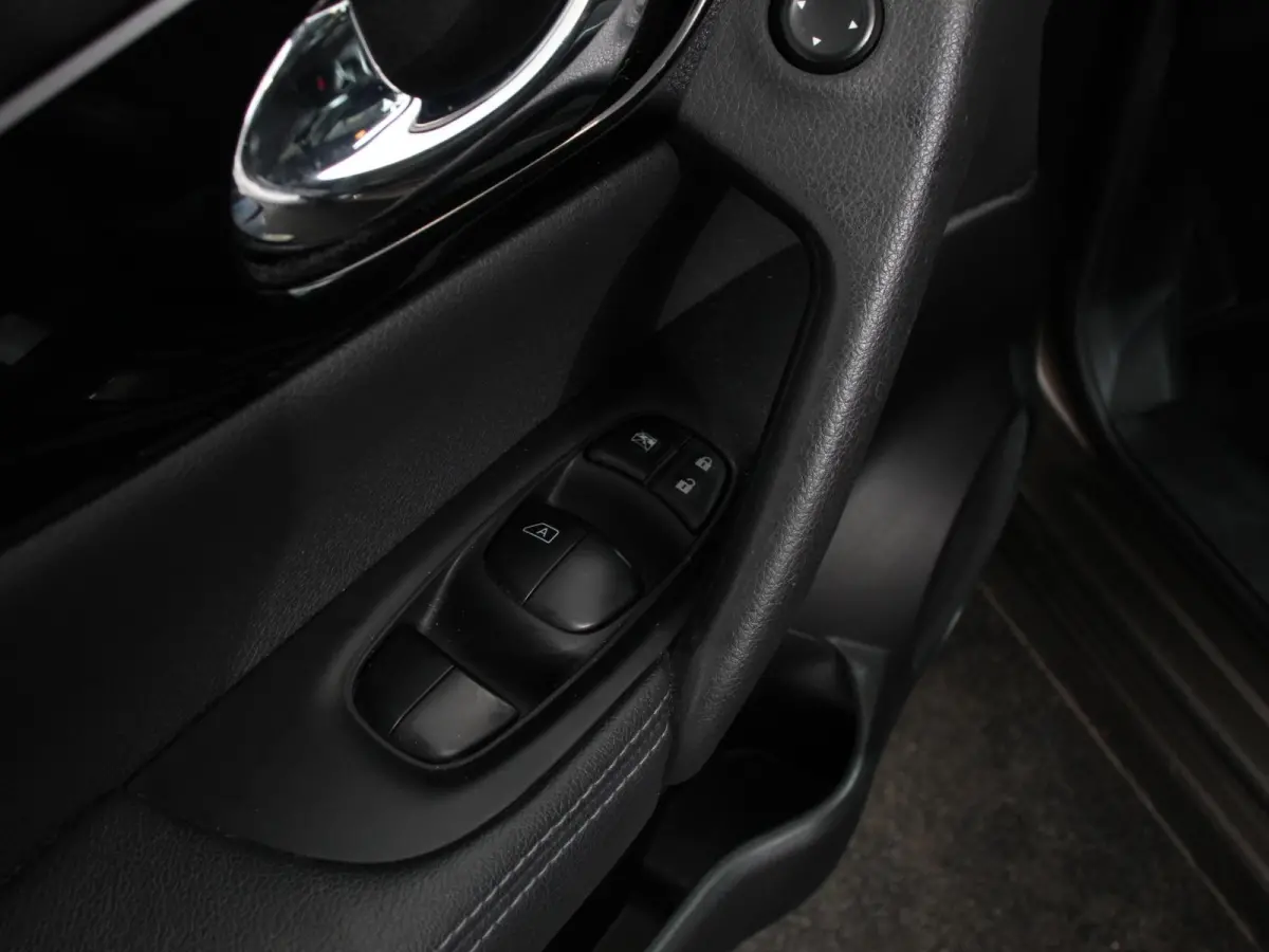 1.2 Tekna Airco Cruise control LED Parkeersensoren Camera Radio Lichtmetalen velgen Verwarmde voorstoelen Panorama dak Trekhaak Afneembaar APK 9-7-2027!