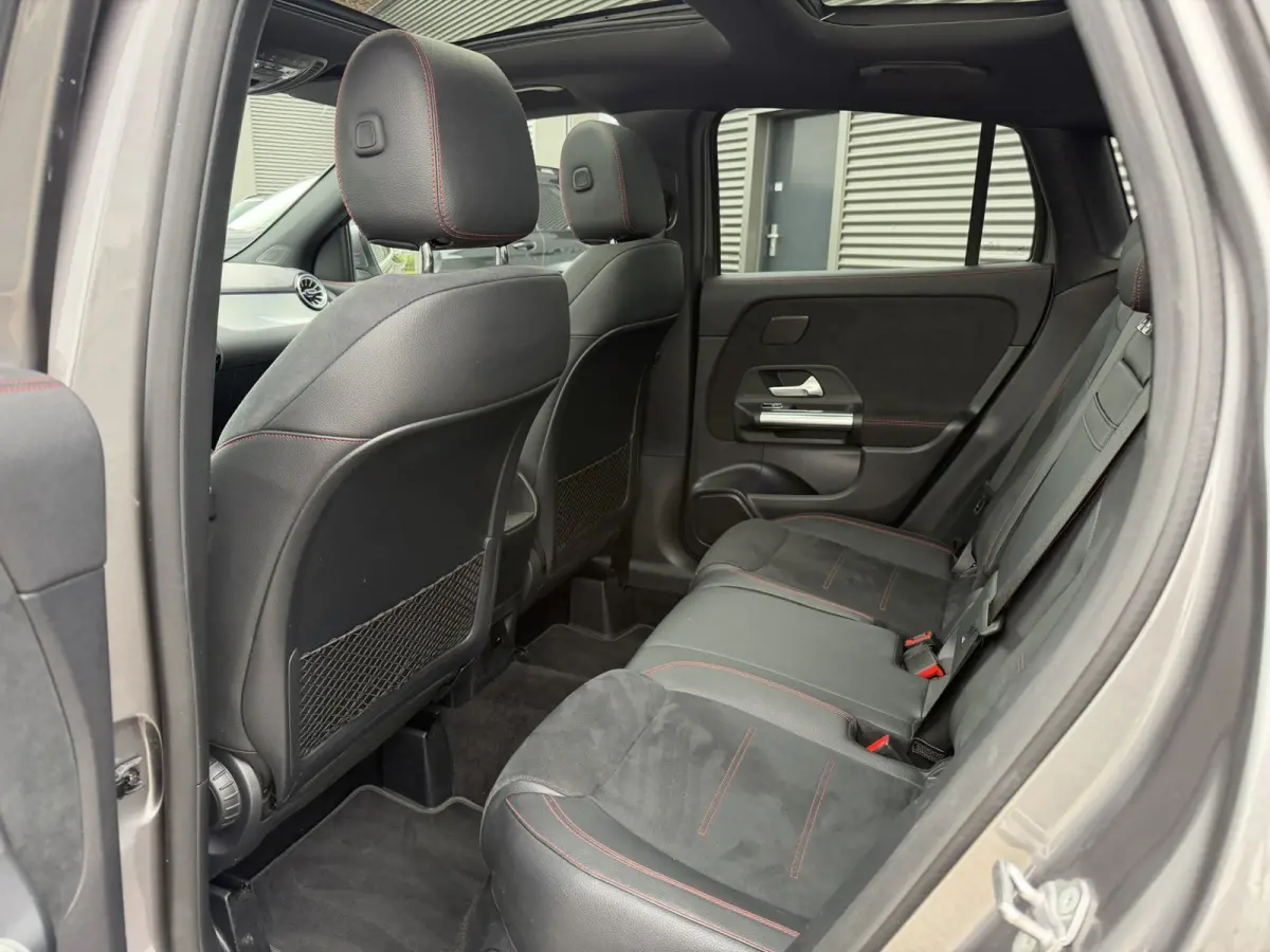 250 225 PK 4MATIC AMG Line Panoramadak Achteruitrijcamera DAB Carplay 19 inch velgen Ambienteverlichting