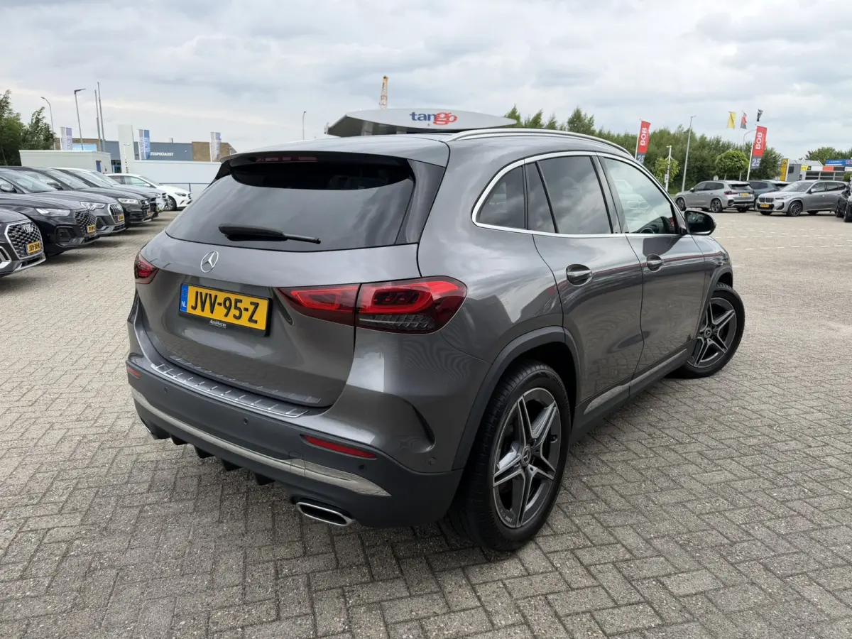 250 225 PK 4MATIC AMG Line Panoramadak Achteruitrijcamera DAB Carplay 19 inch velgen Ambienteverlichting