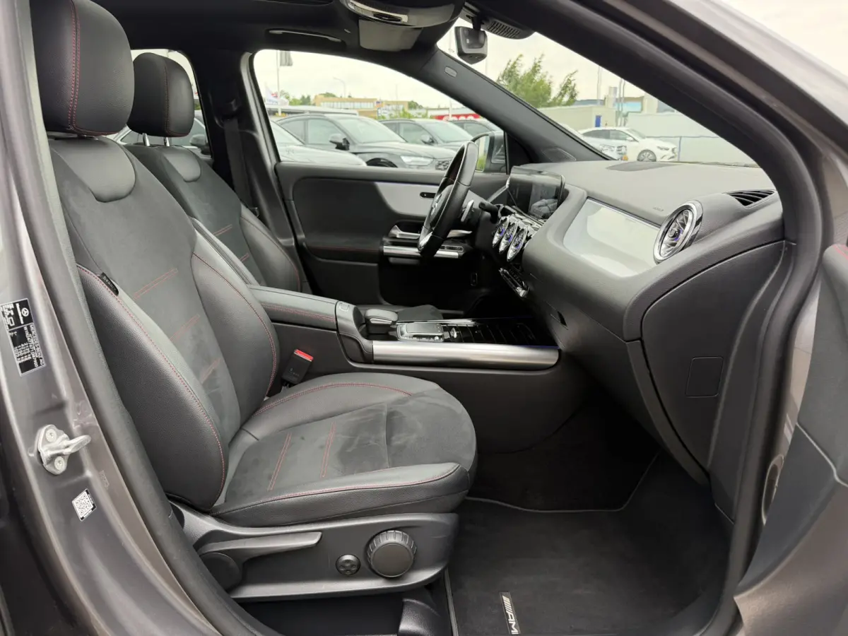 250 225 PK 4MATIC AMG Line Panoramadak Achteruitrijcamera DAB Carplay 19 inch velgen Ambienteverlichting