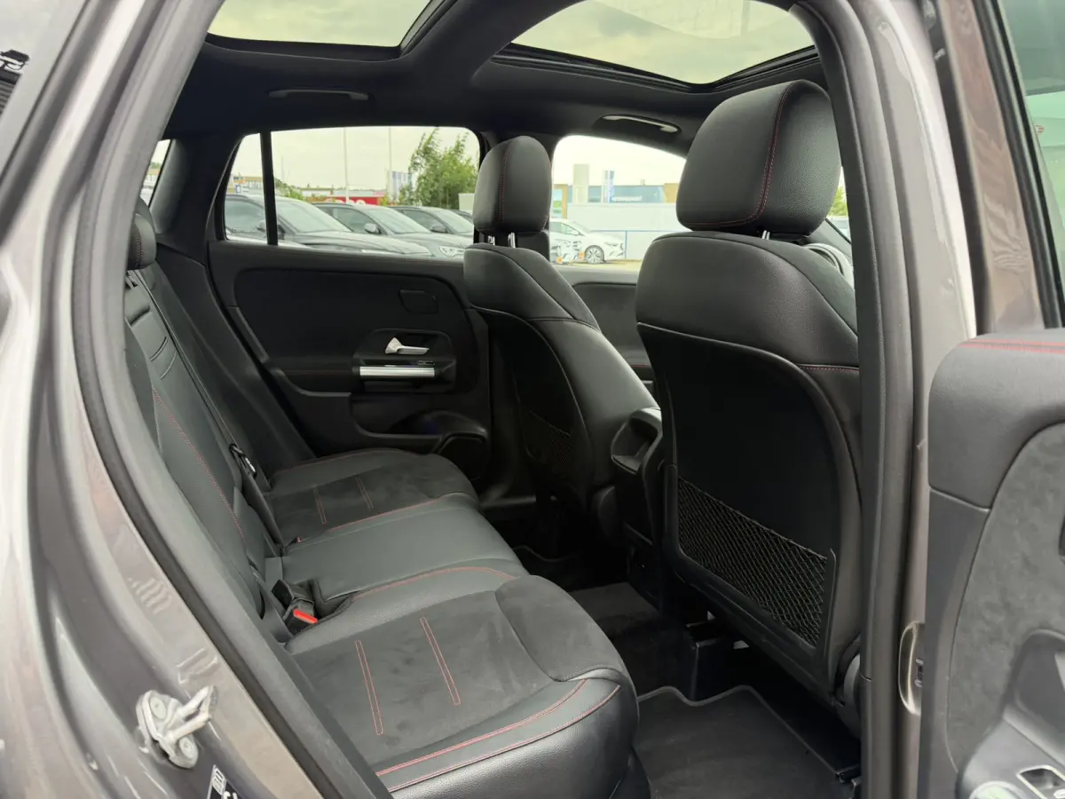 250 225 PK 4MATIC AMG Line Panoramadak Achteruitrijcamera DAB Carplay 19 inch velgen Ambienteverlichting