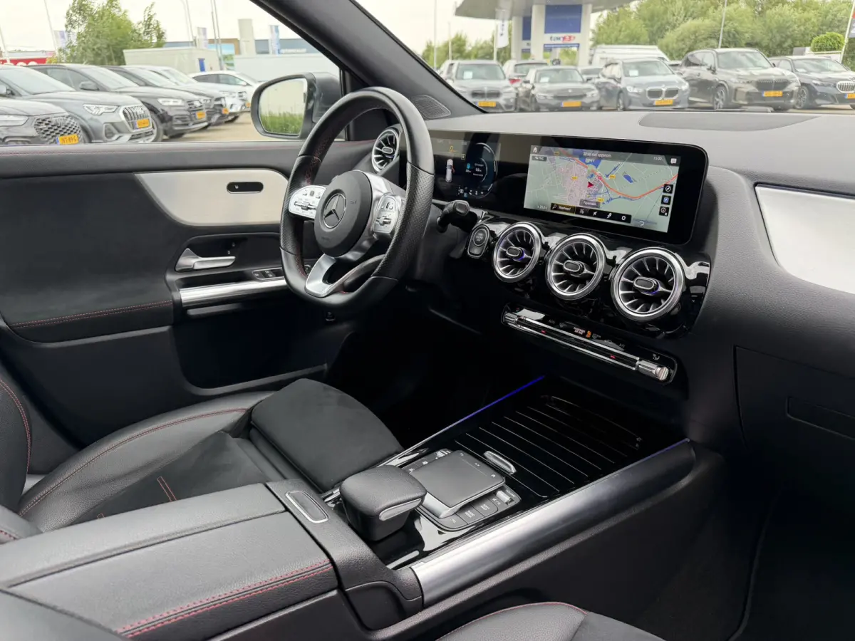 250 225 PK 4MATIC AMG Line Panoramadak Achteruitrijcamera DAB Carplay 19 inch velgen Ambienteverlichting