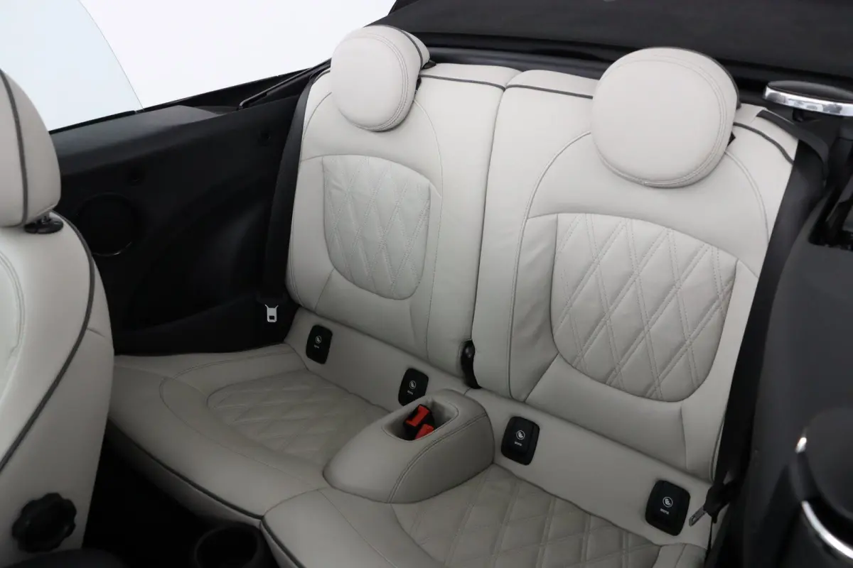 1.5 Classic | Comfort Access | Achteruitrijcamera | Verwarmde voorstoelen | Head-Up Display | Adaptieve LED Koplampen | Sportstoelen | Stuurwielrand verwarmd |
