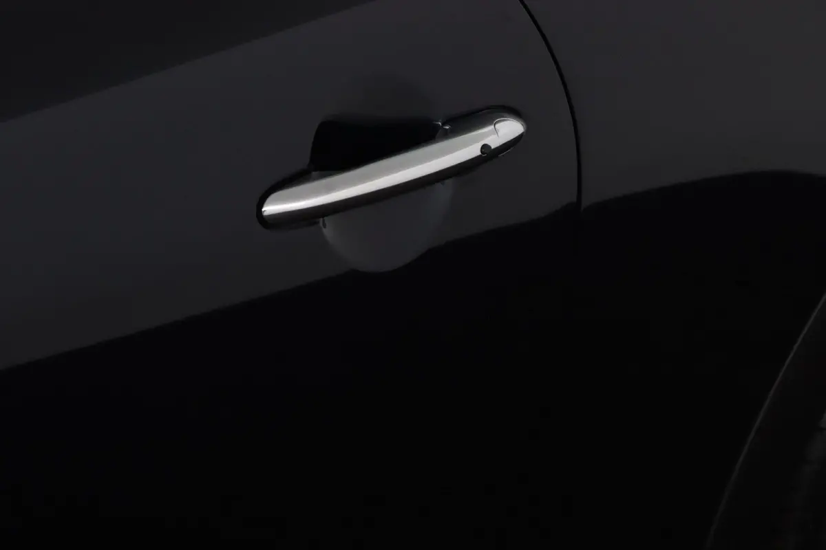 1.5 Classic | Comfort Access | Achteruitrijcamera | Verwarmde voorstoelen | Head-Up Display | Adaptieve LED Koplampen | Sportstoelen | Stuurwielrand verwarmd |