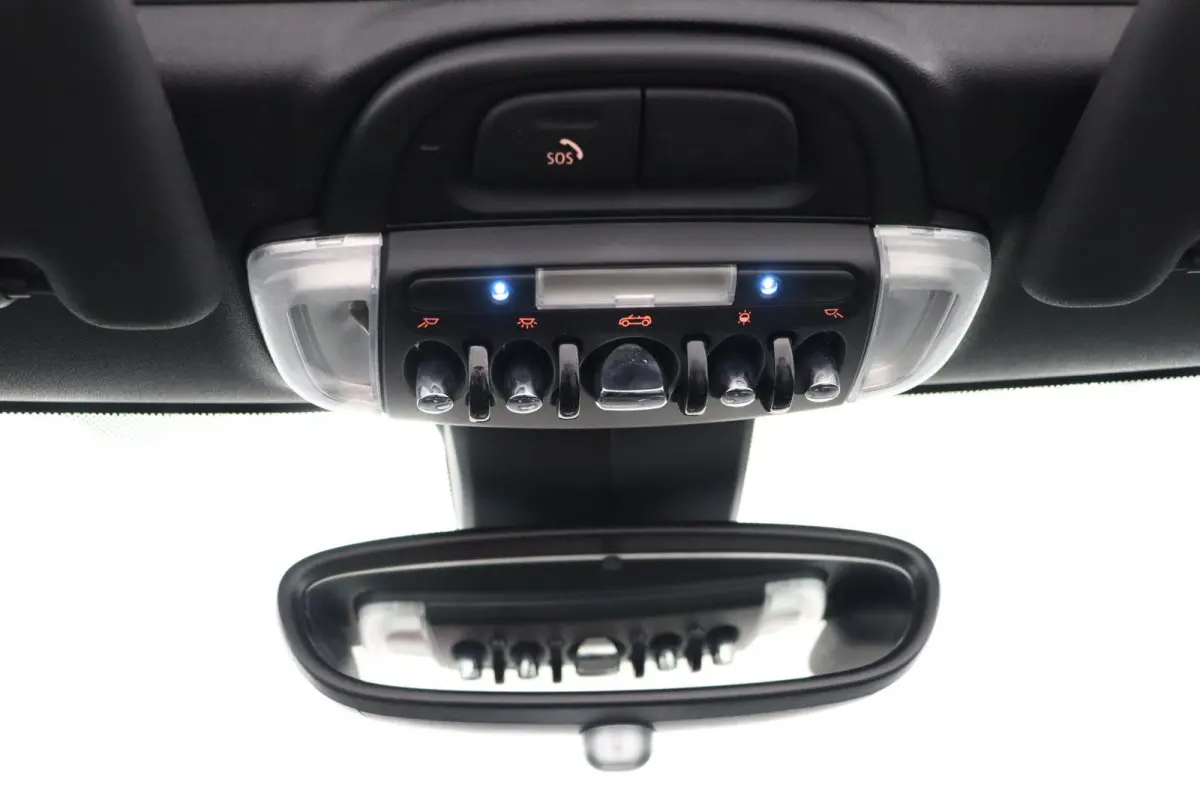 1.5 Classic | Comfort Access | Achteruitrijcamera | Verwarmde voorstoelen | Head-Up Display | Adaptieve LED Koplampen | Sportstoelen | Stuurwielrand verwarmd |