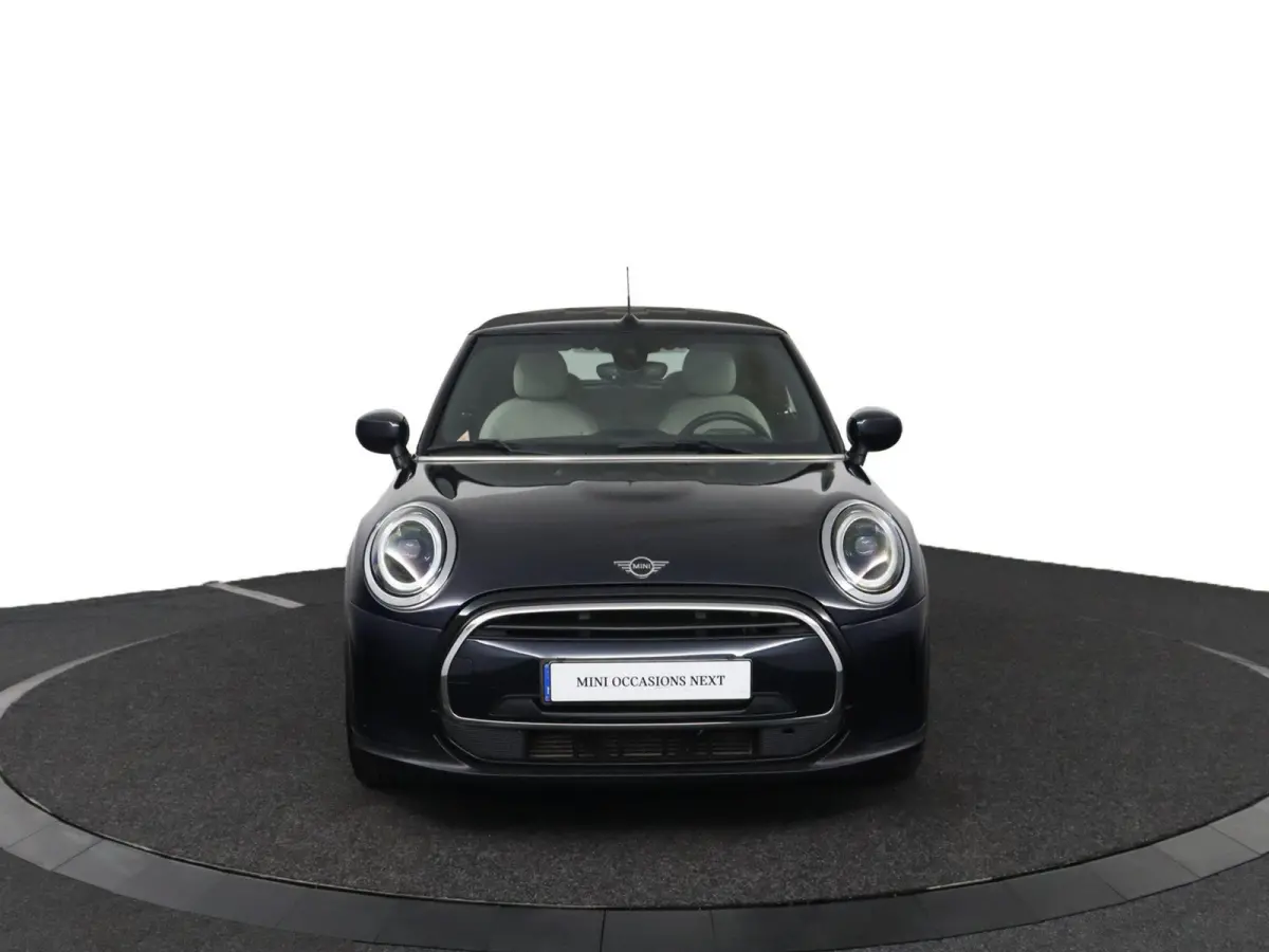 1.5 Classic | Comfort Access | Achteruitrijcamera | Verwarmde voorstoelen | Head-Up Display | Adaptieve LED Koplampen | Sportstoelen | Stuurwielrand verwarmd |