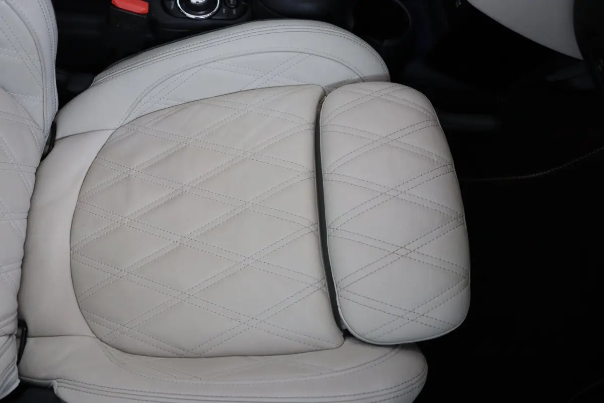 1.5 Classic | Comfort Access | Achteruitrijcamera | Verwarmde voorstoelen | Head-Up Display | Adaptieve LED Koplampen | Sportstoelen | Stuurwielrand verwarmd |
