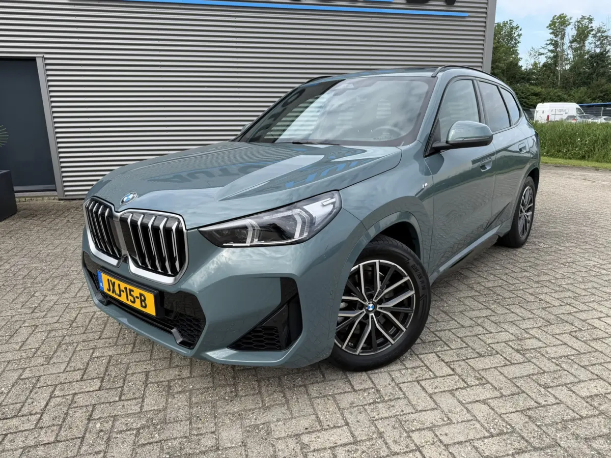 xDrive23i M Sport Panoramadak Trekhaak Head-Up Display Leder ACC Stoelverwarming Harman-Kardon Carplay 360 Camera Stuurwielverwarming