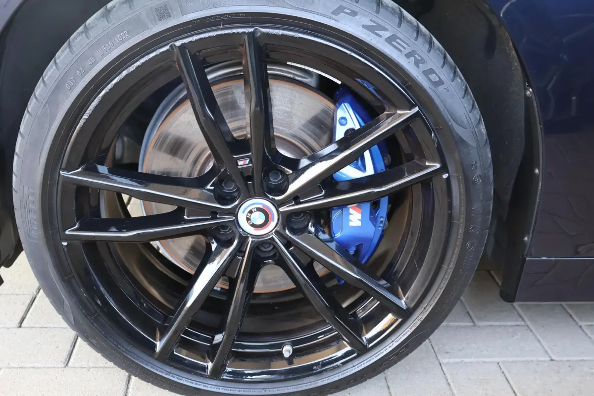 330e | M Sport Plus | Individual Nachtblau metallic | Glazen Panoramadak | Trekhaak Elektrisch | Carbon | Head-Up Display | Stoelverwarming | Leder | Camera | 19" M Dubbelspaak | PS |