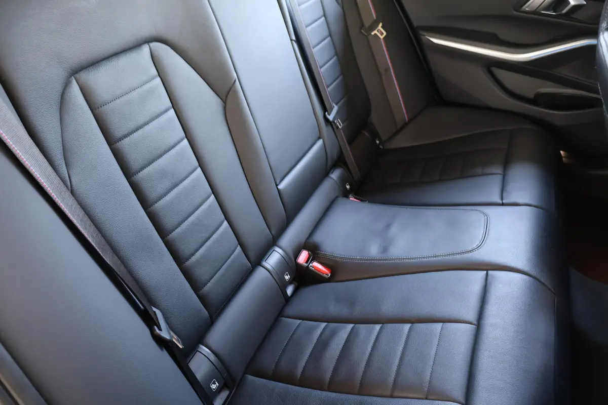 330e | M Sport Plus | Individual Nachtblau metallic | Glazen Panoramadak | Trekhaak Elektrisch | Carbon | Head-Up Display | Stoelverwarming | Leder | Camera | 19" M Dubbelspaak | PS |